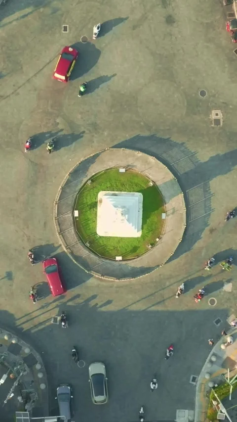 Top down aerial view of Tugu Yogyakarta roundabout 動画素材 342585090