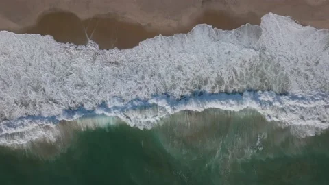 Top down aerial View Of Waves Crashing On a tropical Beach Видео 238723903