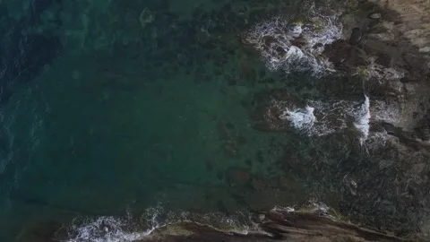 Top down aerial view of waves crashing onto a rock in nature near Cadaques .. 스톡 동영상 244780348