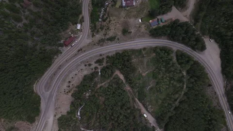 Top down aerial of winding highway 145 Lizard Head Pass in Ophir Colorado Vídeo Stock 342050076