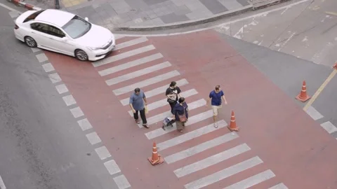 Top down Bangkok street view to zebra line crossing area in Bangkok Thailan.. Stock-Footage 341842452