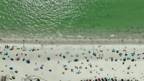 Top-down bird's eye view over a bustling Bonita Beach, Florida. Stock-Footage 334647017