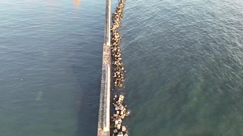 Top Down Breakwater Tilt Toward Lange Anna Видео 336710568