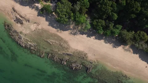Top Down Coastal Texture Koh Jum Thailand Rocky Reef Patterns Clear Shallow 스톡 동영상 333672090