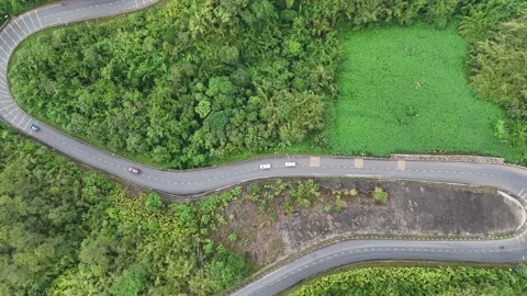 Top-down drone ascent over winding mountain pass in Lam Dong 스톡 동영상 337404926