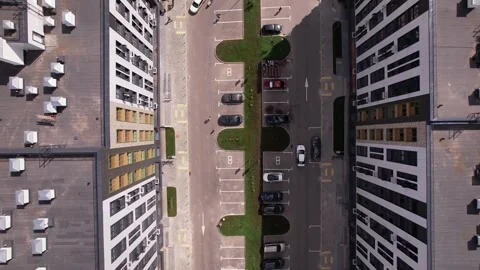 Top down drone flight above residential buildings and parking area Vidéo 330135695