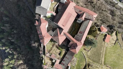 Top-Down Drone Flight Over Cliffside Monastery Roofs and Dramatic Ravine Vídeo Stock 335579376