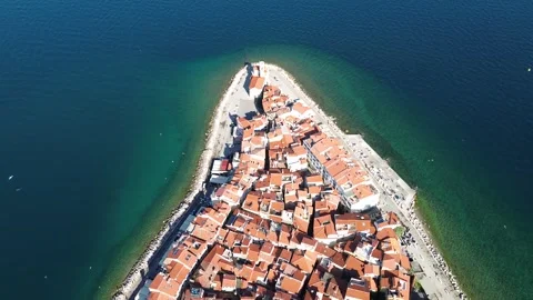 Top Down Drone Flight Over Historic Piran Old Town and Adriatic Coast, Slovenia Vídeos de archivo 340883758