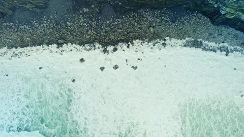 Top Down Drone of Irish Coast Waves Vídeos de archivo 333351852