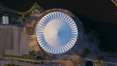 Top-Down Drone Orbit Above Hampton Coliseum Roof in Hampton, Virginia 库存影片 336288689