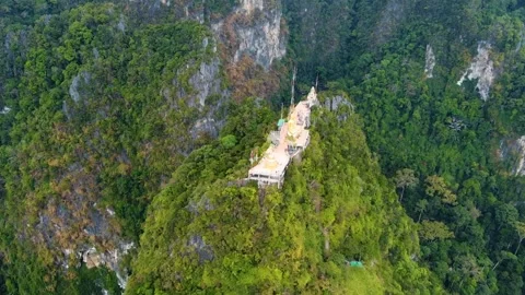 Top Down Drone Orbit Over Wat Tham Suea Temple, Thailand Vídeos de archivo 331224721