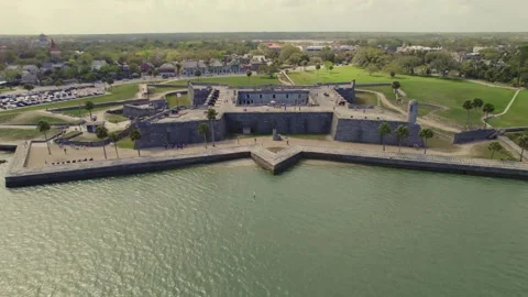Top-down drone perspective of the star-shaped Castillo de San Marcos Vidéo 332811589