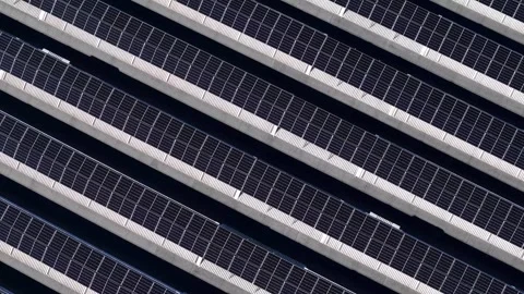Top down drone reveal of rooftop solar panel array on industrial warehouse Video stock 330954123