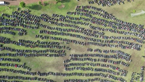 Top-down drone rising over massive pilgrimage parking area in Giang Son 스톡 동영상 337046420