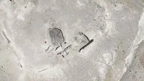 Top down drone shot of ancient ruins in desert Vídeos de archivo 335254817