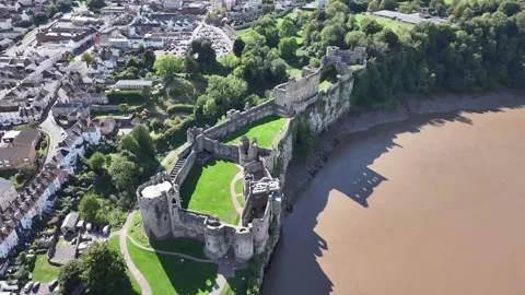 Top Down Drone Shot of Cheptsow Castle Fly over in 4K Видео 334656362