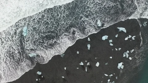 Top down drone shot of Diamond beach, Iceland Vídeo Stock 112575342
