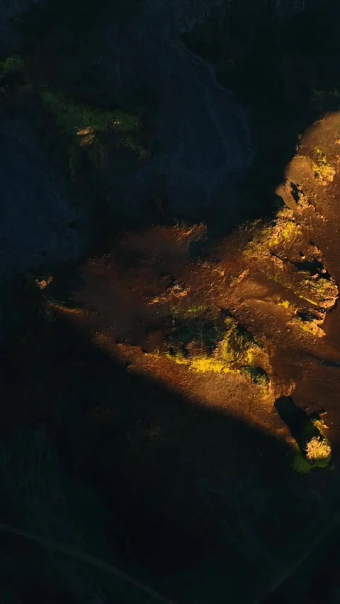 Top-down drone shot of Iceland volcanic terrain with golden mineral staining Stock-Footage 331077062