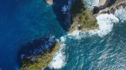 Top Down Drone Shot of Nusa Batumategan Thousand Islands at Nusa Penida, Bali Video stock 113828441