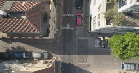 Top down drone shot over city streets, real life footage. woman in white dress Vídeo Stock 97845529