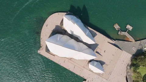 Top down drone shot rotating above the Sydney Opera House, sunny day in Vídeo Stock 320098033