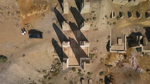 Top down drone shot of ruins in desert 4k 스톡 동영상 235634531