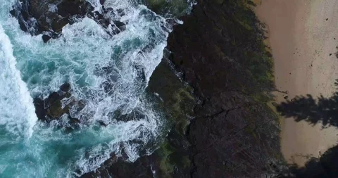 Top Down Drone Shot Waves Crushing against the rocks Video stock 115704968