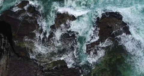 Top Down Drone Shot Waves Crushing against the rocks Video stock 115706973