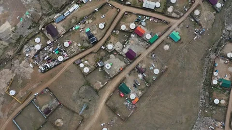 Top Down Drone Shot of Yurts and Houses in Ulaanbaatar Suburb Vidéo 347178507