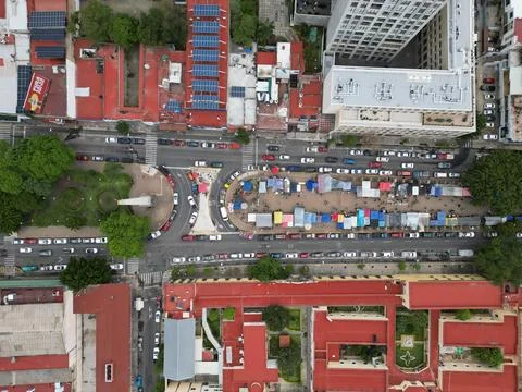 Top-down drone view of antique market in Guadalajara's Plaza de la Republica 库存照片