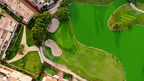 Top-down drone view of golf course, residential buildings and green water ponds Vídeos de archivo 311358089