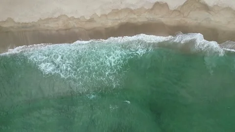 Top Down Drone View of Green Wave Washing Over Sandy Beach Shore, Brazil Vídeos de archivo 334614089