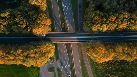 Top Down Drone View of Highway Overpass Surrounded by Autumn Trees Stockbeeldmateriaal 330953325
