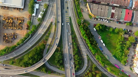 Top Down Drone View of Highway Interchange and Urban Expressway Traffic 動画素材 332203365