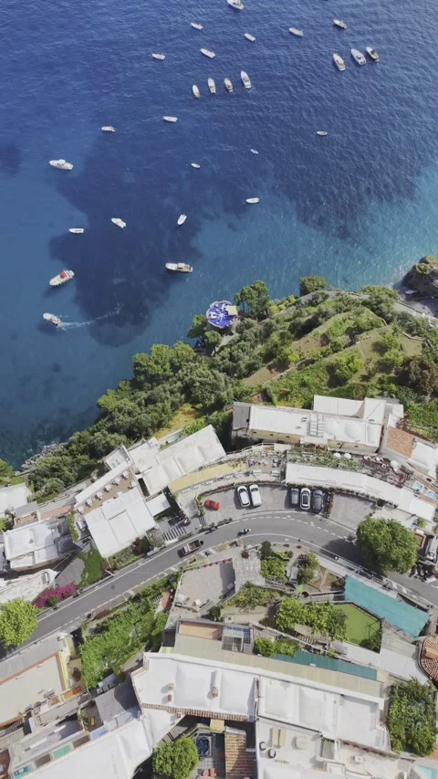 Top Down Drone View of Luxury Coastal Villas in Positano Italy Vidéo 334683055