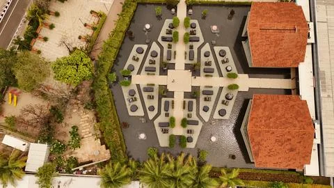 Top Down Drone View of Luxury Hotel Courtyard with Symmetrical Reflecting Pools Stock-Fotos