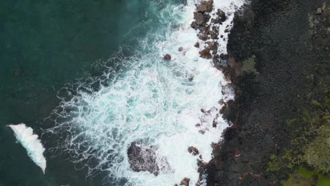Top-down drone view of an ocean wave in Hawaii Stockbeeldmateriaal 347825857