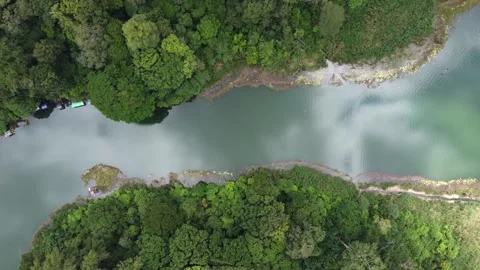 Top-down drone view of river winding through jungle Bali Stockbeeldmateriaal 312305268