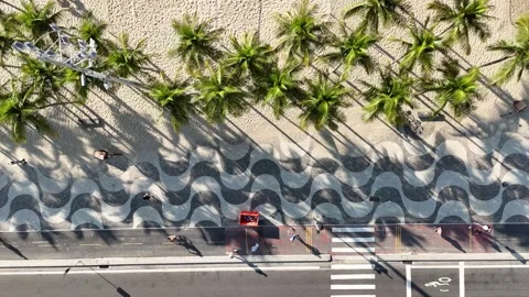 Top down drone view of runners and cyclists on beachfront orla in Leme, Rio Video stock 328023405