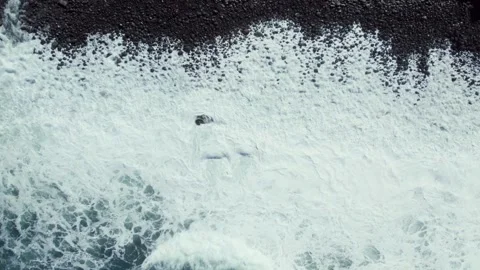 Top down drone view of the waves crushing the coast Video stock 278906716