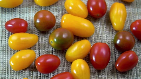 Top-Down Flat Lay of Colorful Rotating Heirloom Cherry Tomatoes Vídeo Stock 344861837