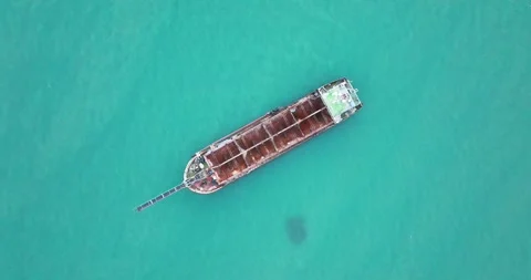 Top down on industrial ship in front of the coast in Thailand, Asia. 스톡 동영상 296804058