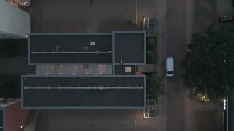 Top down night aerial over Bremen city rooftops and quiet streets Stockbeeldmateriaal 337970658
