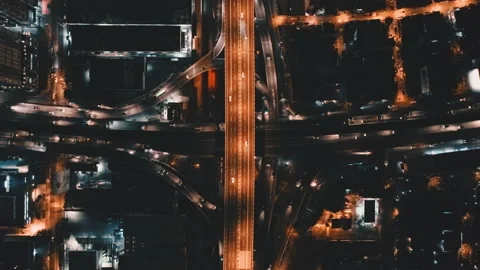 Top down night traffic highway at city aerial. Illuminate cityscape. Urban road Vídeos de archivo 154574933