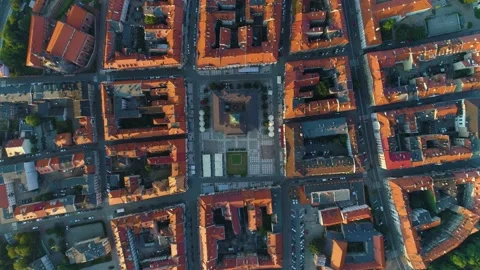 Top Down Old Town Kalisz Ratusz Stare Miasto Rynek Aerial View Poland Vídeo Stock 236521657