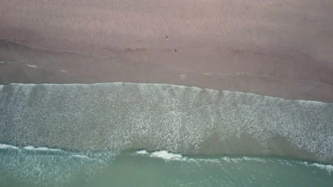 Top Down over the beach and waves at low tide 스톡 동영상 201731466