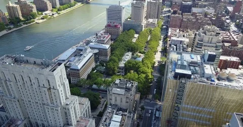 Top-Down Rockefeller University, FDR Drive and River 库存影片 77329147