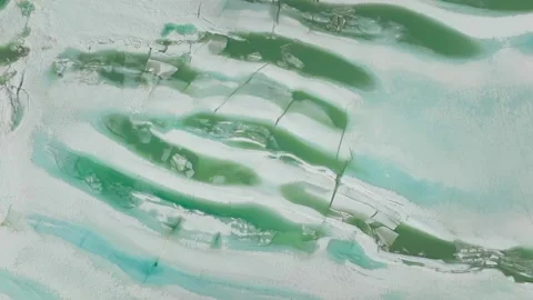Top-Down Rotating Drone View of Glacier Ice and Emerald Meltwater Pools Vidéo 336032585