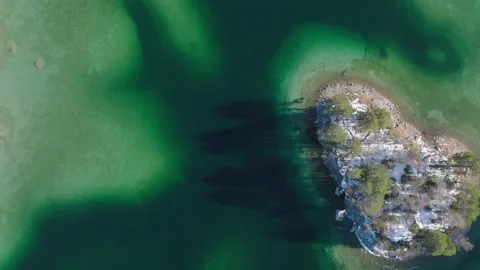 Top down shot of small island in lake Eibsee in the Alps, Bavaria Stock Footage 167678061