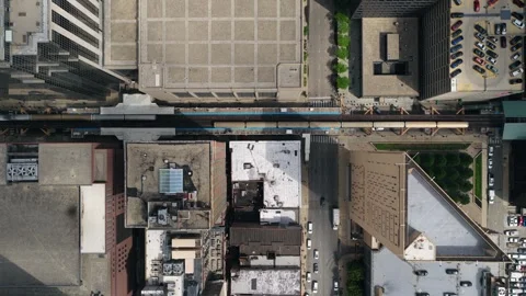 Top down showing Chicago's Loop elevated train traveling between skyscrapers wit Stock Footage 337312304